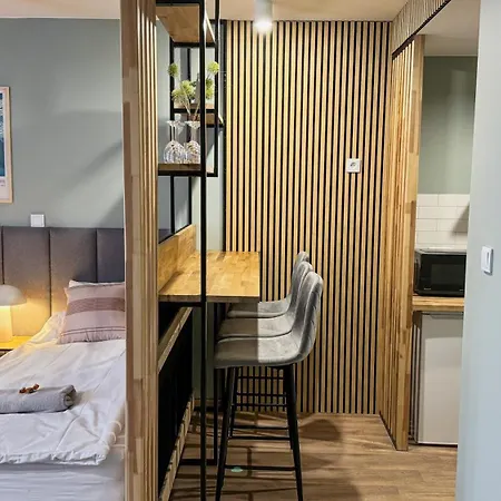 Apartment With Balcony - Free Parking *