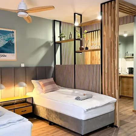 Apartment With Balcony - Free Parking