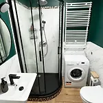 With Balcony - Free Parking Apartamento *